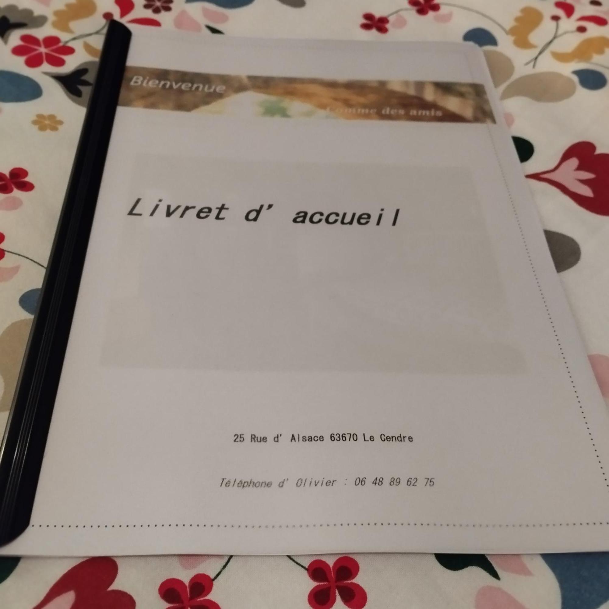 Bienvenue Bed & Breakfast Le Cendre Bagian luar foto